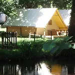 Zecamping 3 Etoiles Anime Animaux Acceptes Familial Piscine Couverte Avrillé
