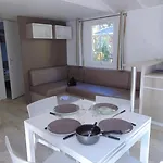 Zecamping 3 Etoiles Anime Animaux Acceptes Familial Piscine Couverte Campingplads Avrillé