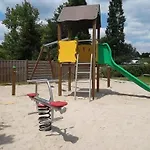 Campingplads Zecamping 3 Etoiles Anime Animaux Acceptes Familial Piscine Couverte Avrillé