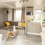 Zecamping 3 Etoiles Anime Animaux Acceptes Familial Piscine Couverte Campingplads Avrillé