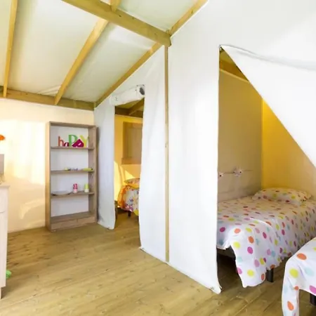 Kemping 3 Etoiles - Piscine - Ccbafeb Avrillé