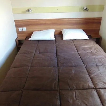 Κάμπινγκ 3 Etoiles - Piscine - Ccbafeb