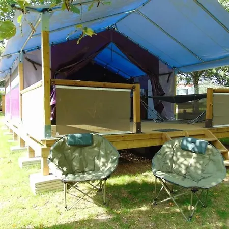 Zecamping 3 Etoiles Anime Animaux Acceptes Familial Piscine Couverte Avrille (Vendee)