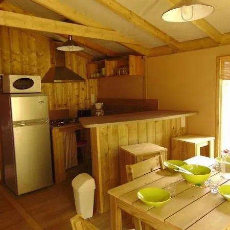 Zecamping 3 Etoiles Anime Animaux Acceptes Familial Piscine Couverte * Avrille (Vendee)