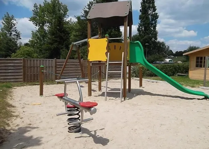 Camping Zecamping 3 Etoiles Anime Animaux Acceptes Familial Piscine Couverte Avrillé