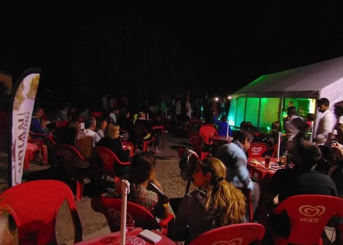 Camping Zecamping 3 Etoiles Anime Animaux Acceptes Familial Piscine Couverte Avrillé