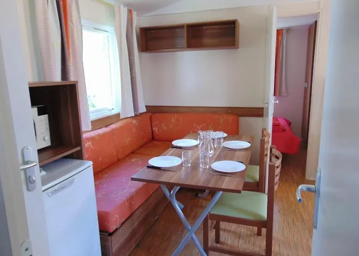 Camping Zecamping 3 Etoiles Anime Animaux Acceptes Familial Piscine Couverte Avrillé